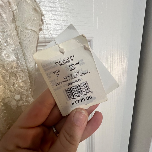 Galina Signature SWG941 trumpet wedding dress - Picture 5 of 12